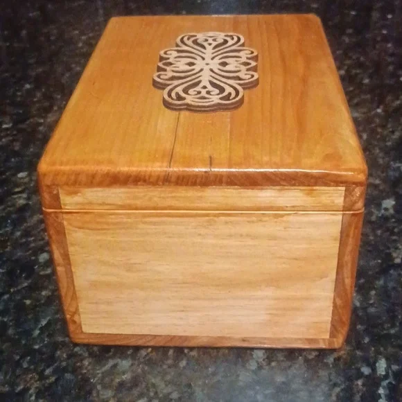 Homemade wooden trinket box - Picture 3 of 7
